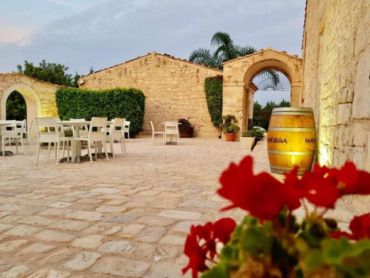 Torre Dantona Country Suites Поццалло Экстерьер фото